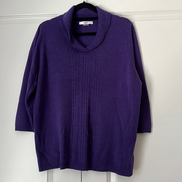 Soft acrylic sweater with front knit detail - Picture 1 of 4